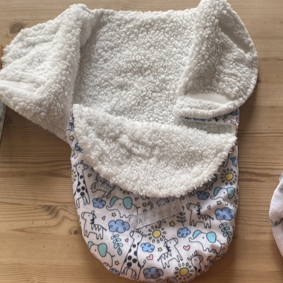 Petit L’Amour Swaddle Sack Plus Extra Sack - Picture 3 of 5